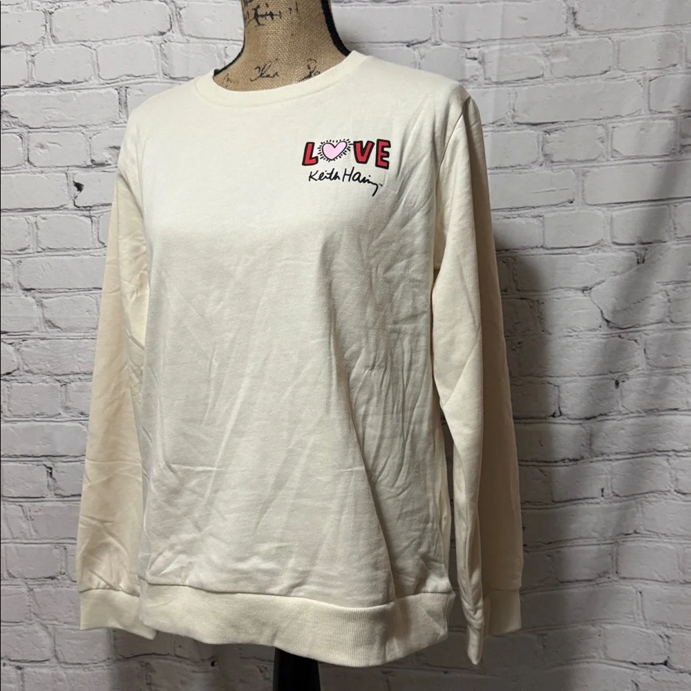 🆕 Keith Haring Cream Sweatshirt with Red Heart Design - Picture 3 of 7